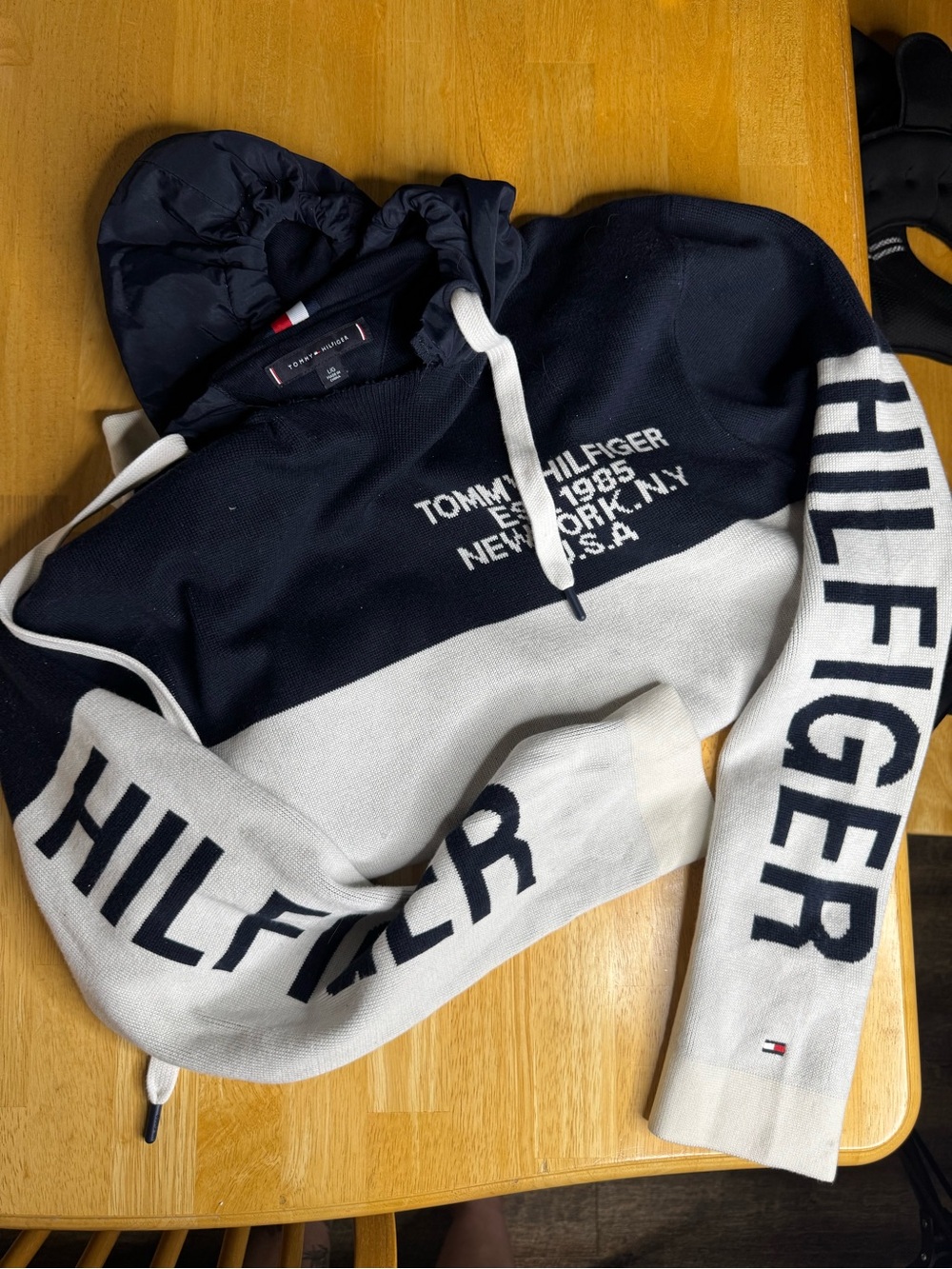 Vintage Tommy Hilfiger Navy and White Logo Hoodie Sweater
